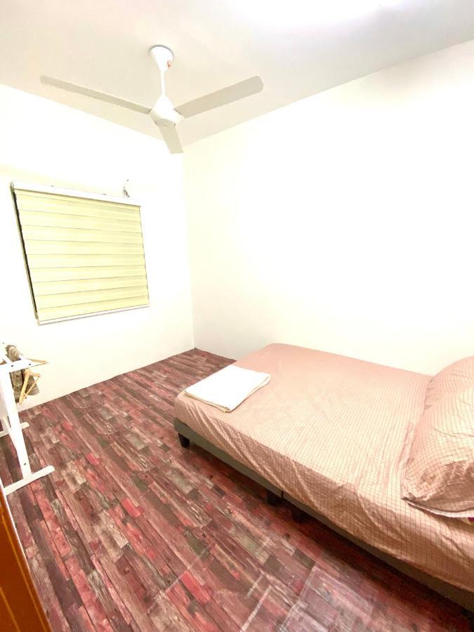 Raees Homestay Kampong Tanjong Minyak Extérieur photo
