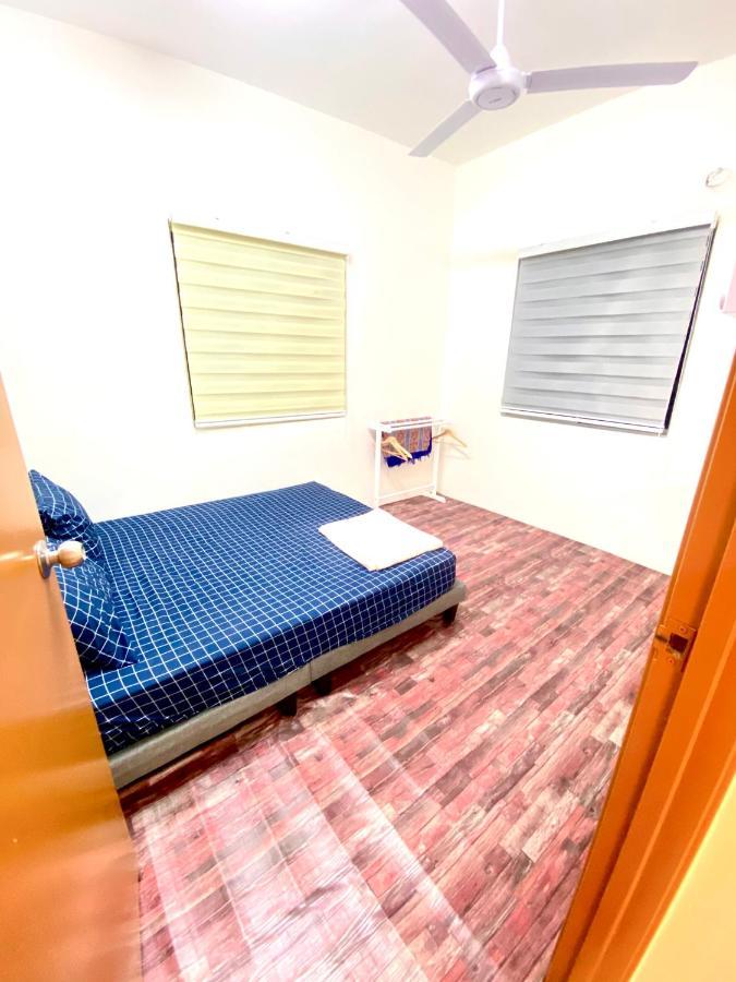 Raees Homestay Kampong Tanjong Minyak Extérieur photo