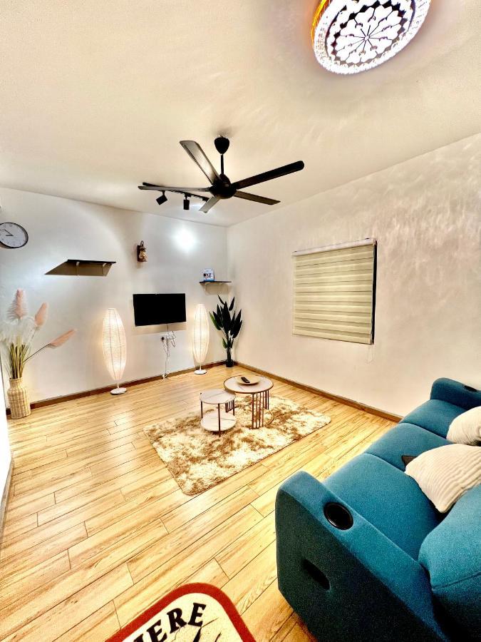 Raees Homestay Kampong Tanjong Minyak Extérieur photo