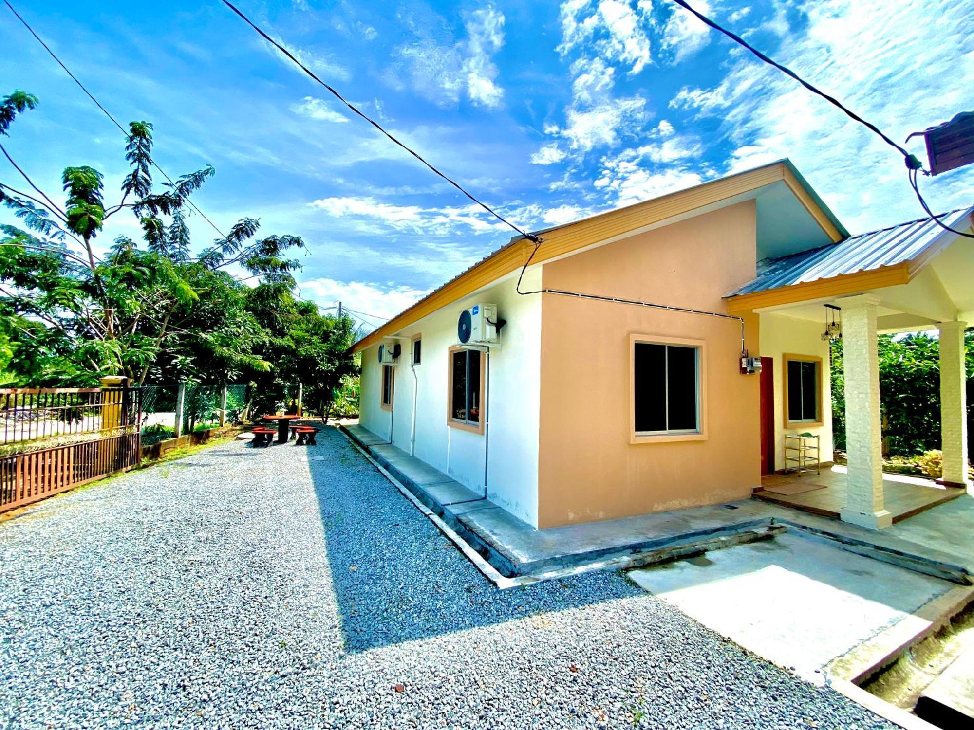 Raees Homestay Kampong Tanjong Minyak Extérieur photo
